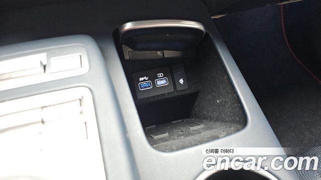 Genesis GV70 2021 — photo 27