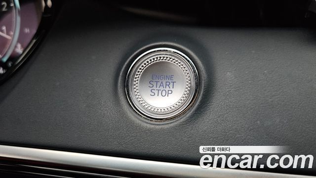 Genesis GV70 2021 — photo 28