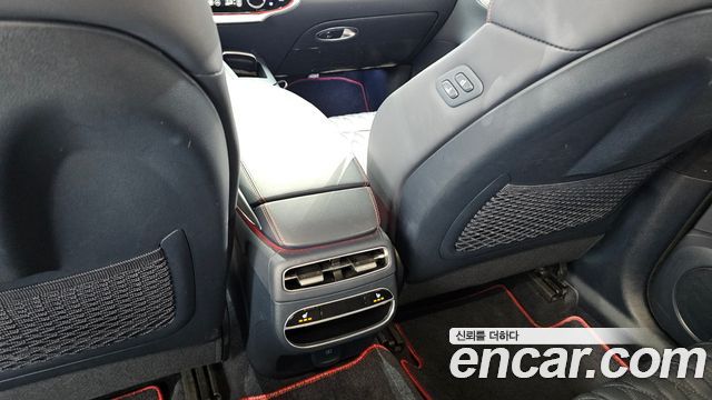 Genesis GV70 2021 — photo 32