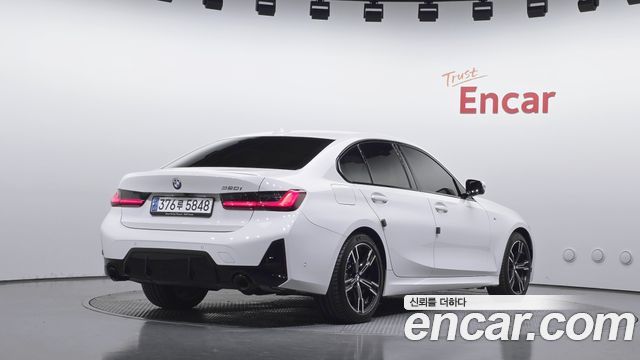 BMW 3-Series 2023 — photo 2
