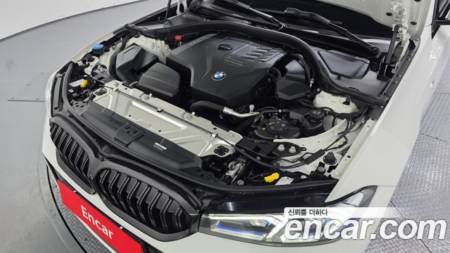 BMW 3-Series 2023 — photo 6