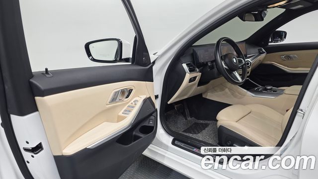 BMW 3-Series 2023 — photo 13
