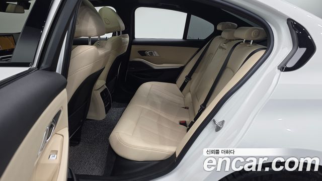 BMW 3-Series 2023 — photo 17