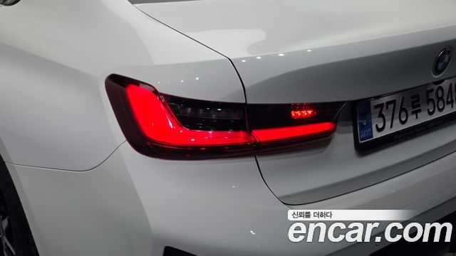 BMW 3-Series 2023 — photo 9