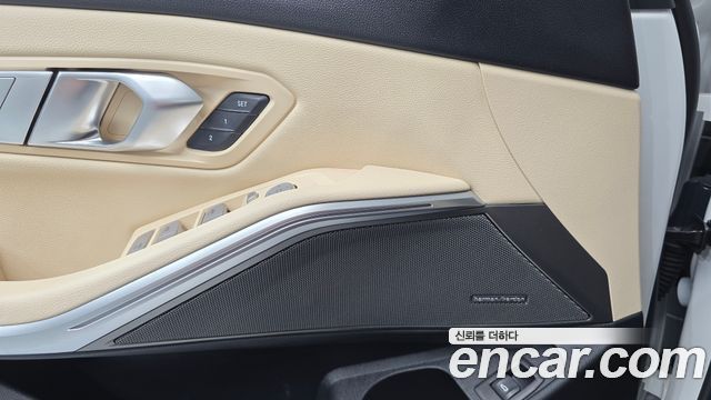 BMW 3-Series 2023 — photo 29