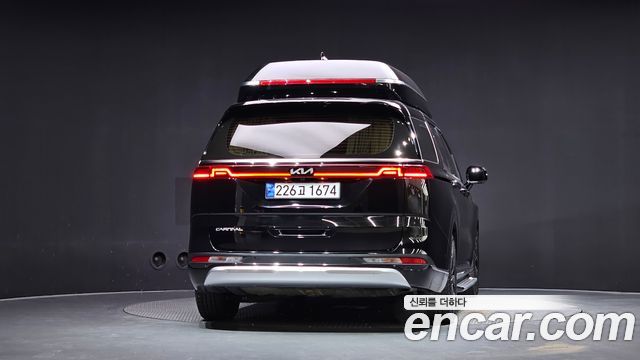 Kia Canival 2023 — photo 4