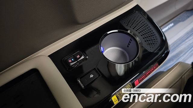 Kia Canival 2023 — photo 37