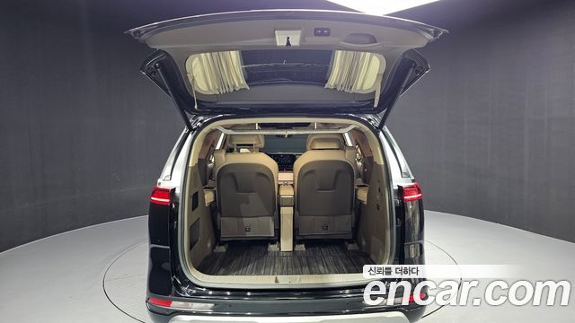 Kia Canival 2023 — photo 40