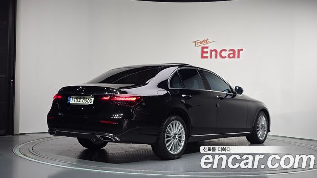 Mercedes-Benz E-Class 2022 — photo 2