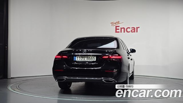 Mercedes-Benz E-Class 2022 — photo 4