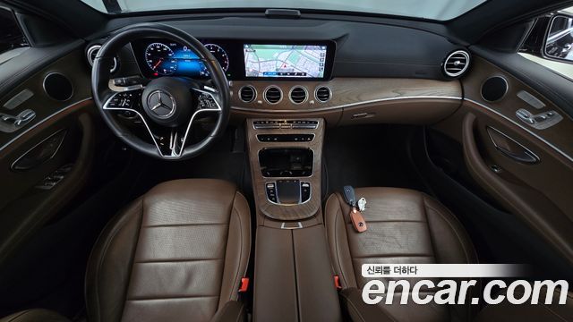 Mercedes-Benz E-Class 2022 — photo 10