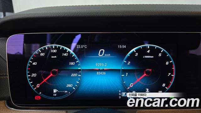 Mercedes-Benz E-Class 2022 — photo 11
