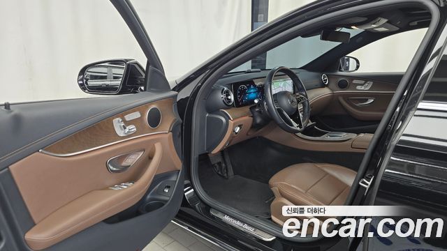 Mercedes-Benz E-Class 2022 — photo 13