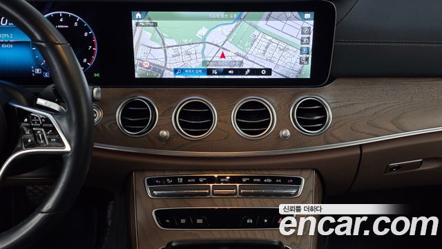 Mercedes-Benz E-Class 2022 — photo 18