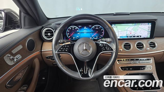 Mercedes-Benz E-Class 2022 — photo 19