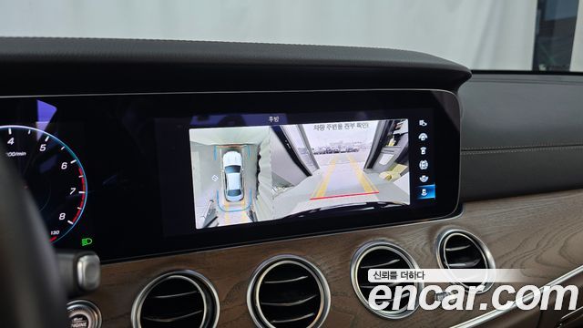 Mercedes-Benz E-Class 2022 — photo 20