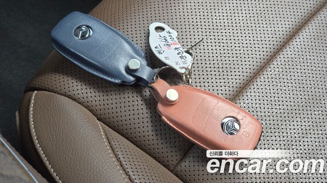 Mercedes-Benz E-Class 2022 — photo 21