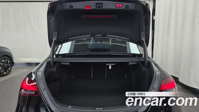Mercedes-Benz E-Class 2022 — photo 24