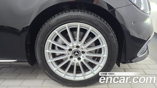 Mercedes-Benz E-Class 2022 — photo 7