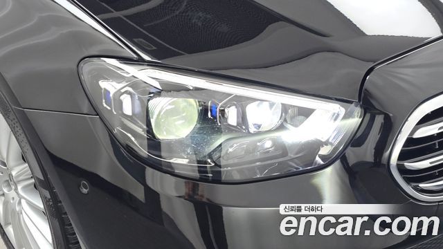 Mercedes-Benz E-Class 2022 — photo 8
