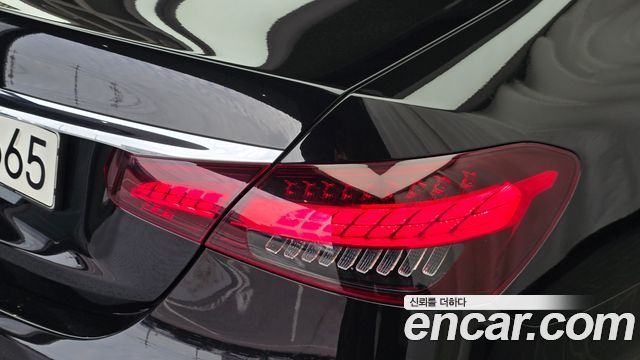 Mercedes-Benz E-Class 2022 — photo 9