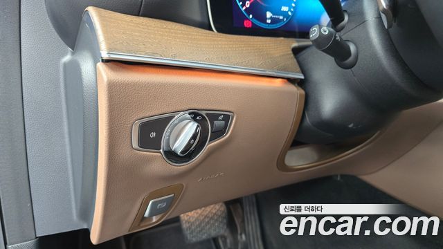 Mercedes-Benz E-Class 2022 — photo 27