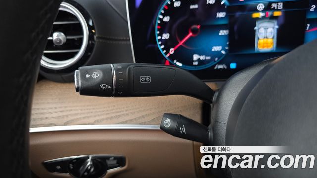 Mercedes-Benz E-Class 2022 — photo 28