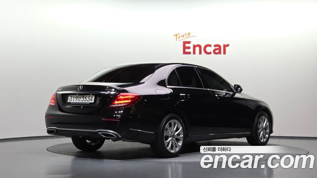 Mercedes-Benz E-Class 2020 — photo 2
