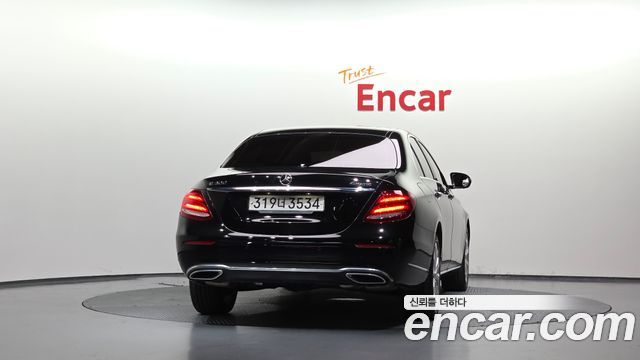 Mercedes-Benz E-Class 2020 — photo 4