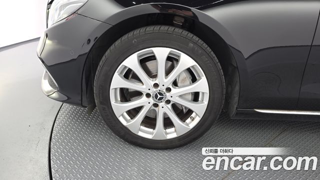 Mercedes-Benz E-Class 2020 — photo 5
