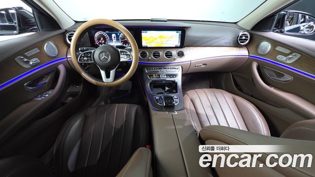 Mercedes-Benz E-Class 2020 — photo 10