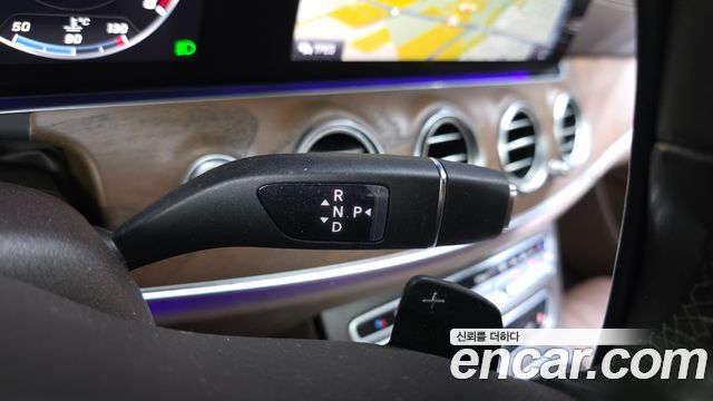 Mercedes-Benz E-Class 2020 — photo 12