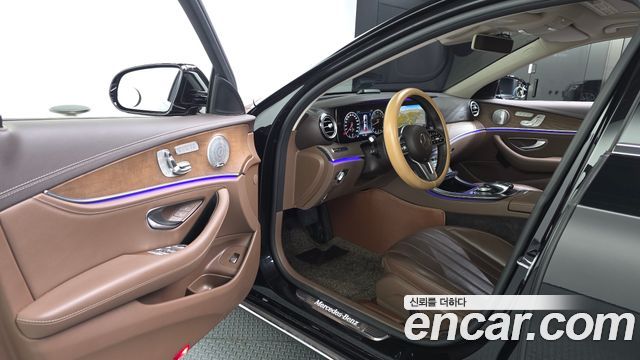 Mercedes-Benz E-Class 2020 — photo 13