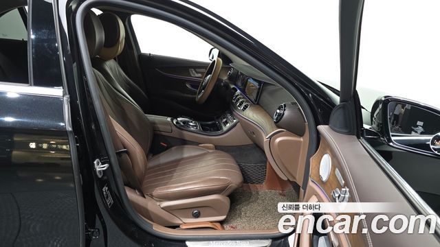 Mercedes-Benz E-Class 2020 — photo 17
