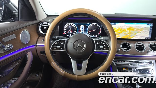 Mercedes-Benz E-Class 2020 — photo 19