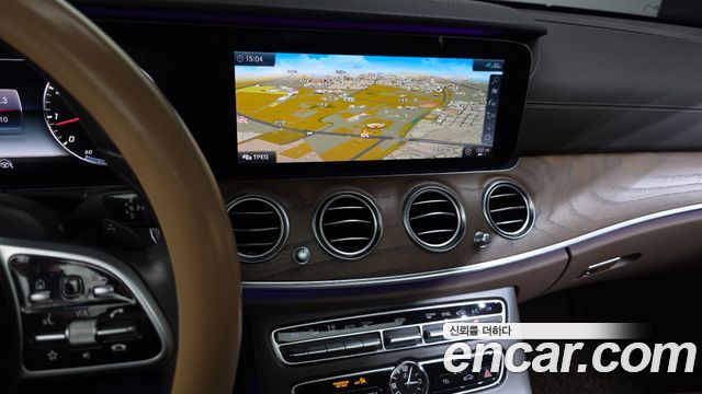 Mercedes-Benz E-Class 2020 — photo 20