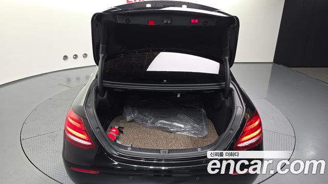 Mercedes-Benz E-Class 2020 — photo 26