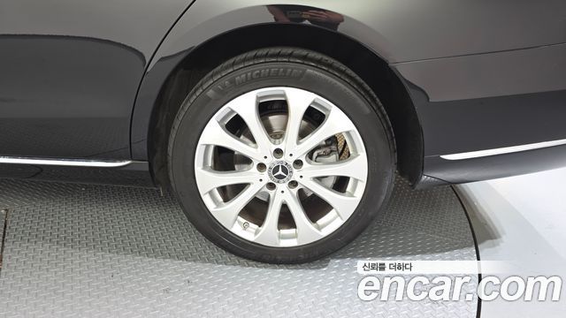 Mercedes-Benz E-Class 2020 — photo 7