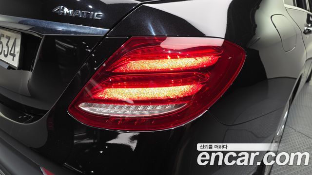 Mercedes-Benz E-Class 2020 — photo 9