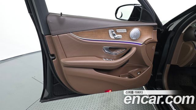 Mercedes-Benz E-Class 2020 — photo 14