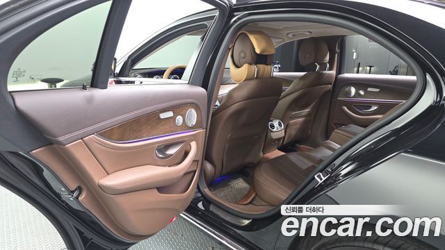 Mercedes-Benz E-Class 2020 — photo 16