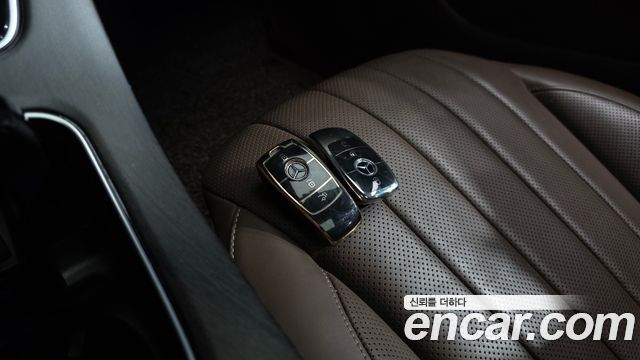 Mercedes-Benz E-Class 2020 — photo 29