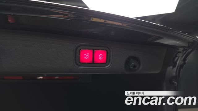 Mercedes-Benz E-Class 2020 — photo 31