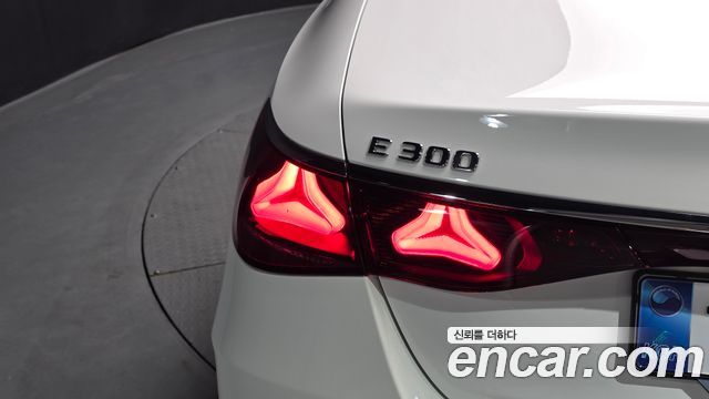 Mercedes-Benz E-Class 2026 — photo 9