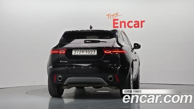 Jaguar E-PACE 2018 — photo 4