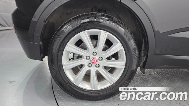 Jaguar E-PACE 2018 — photo 5