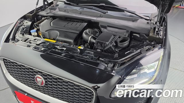 Jaguar E-PACE 2018 — photo 6