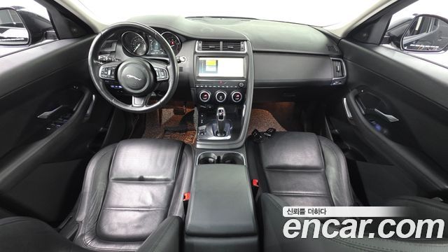 Jaguar E-PACE 2018 — photo 7