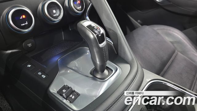 Jaguar E-PACE 2018 — photo 9