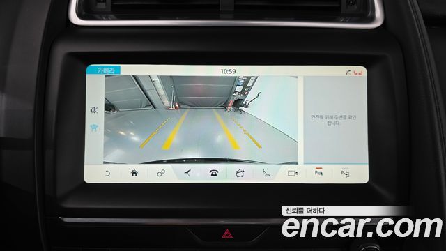 Jaguar E-PACE 2018 — photo 13